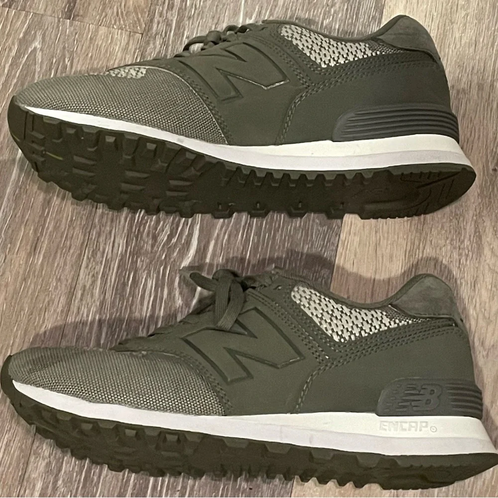 Womens New Balance 574 Military Foliage Green Size 7.5 - Picture 1 of 8